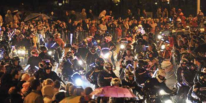 41e-descente-aux-flambeaux-des-motards-de-la-cote-de-la-vierge-1